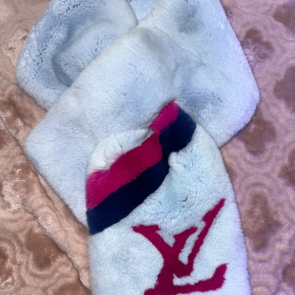 Louis Vuitton M70272 LV logo Tippet fur Scarf blue and pink - Picture 4 of 5